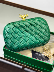 btega knot clutch