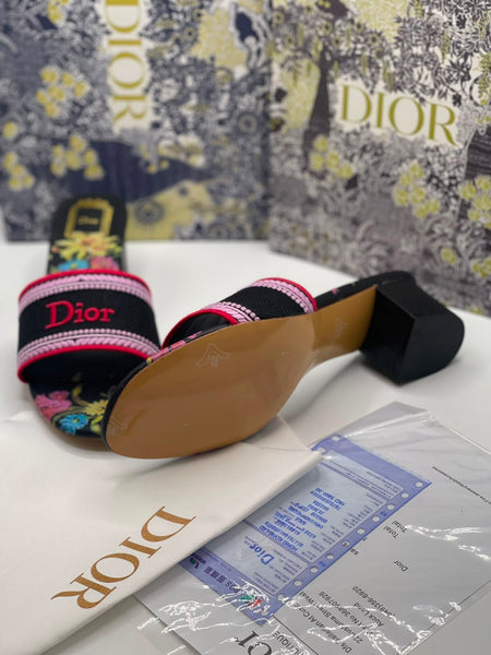 CD embroidered heel