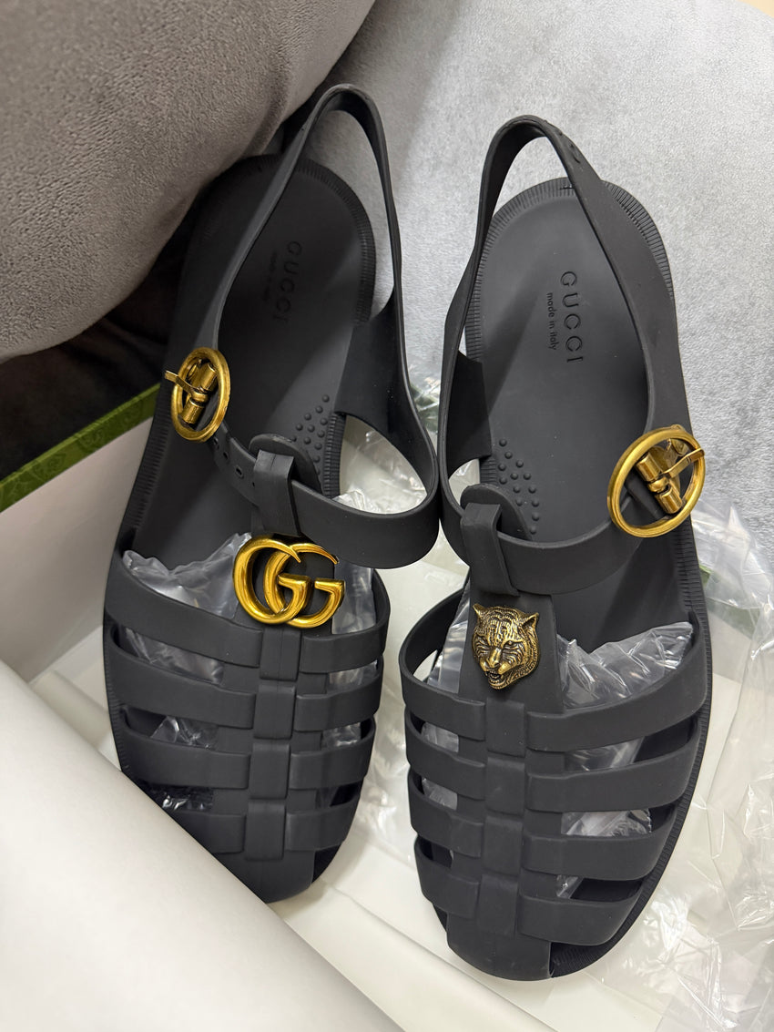 G trending sandals