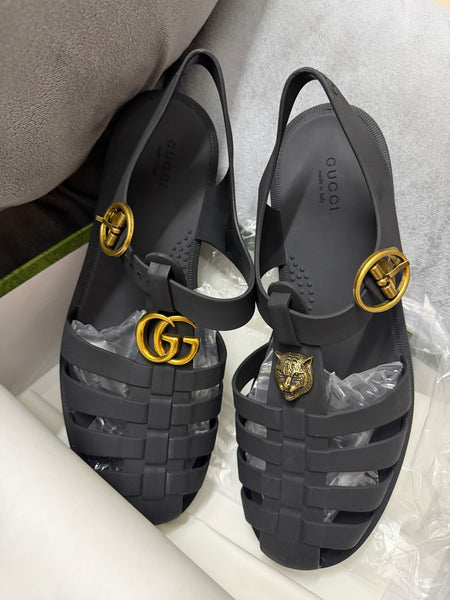 G trending sandals
